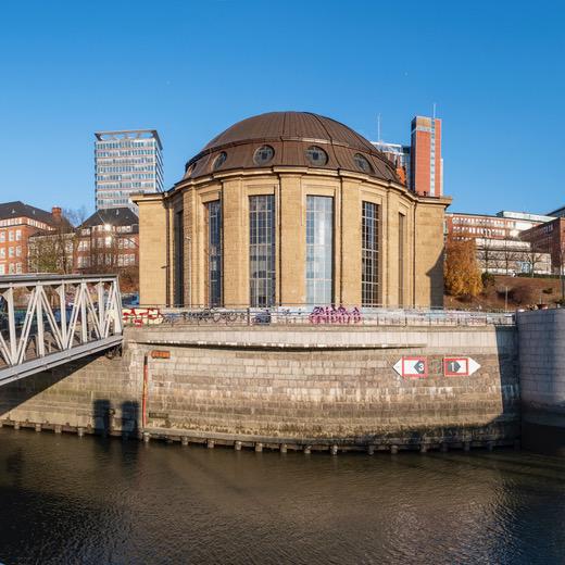 Das Fahrstuhlgebäude auf der Nordseite