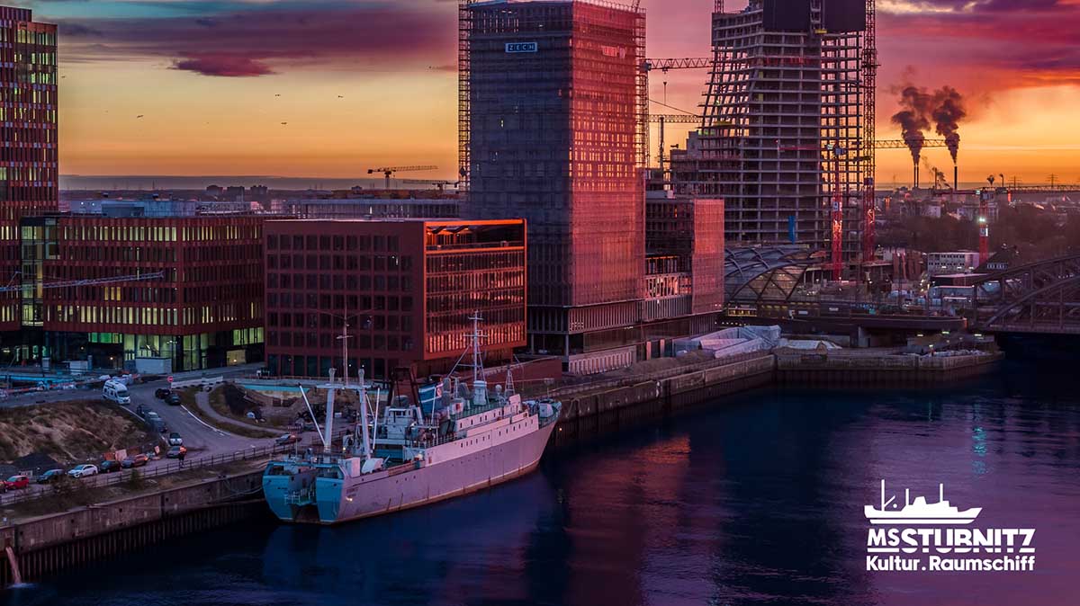 Die MS Stubnitz an ihrem Liegeplatz in der Hafencity